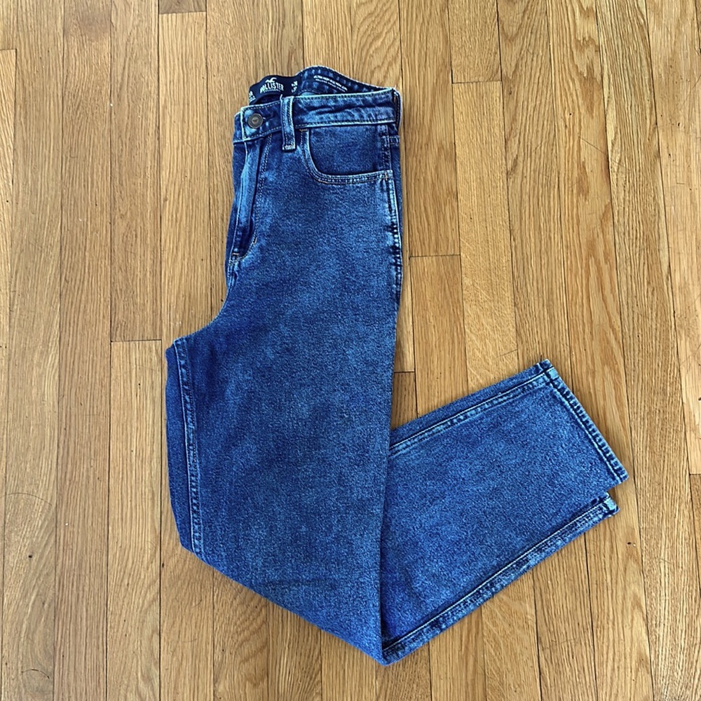 Hollister High-Rise Women's Jeans in Dark Blue Wash